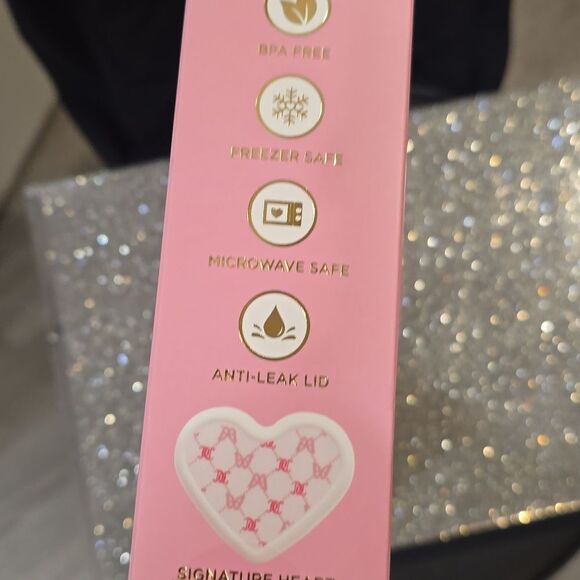 Juicy Couture Home 8-PC Heart Shaped Printed Silicone Snacking Container Set - Picture 7 of 8